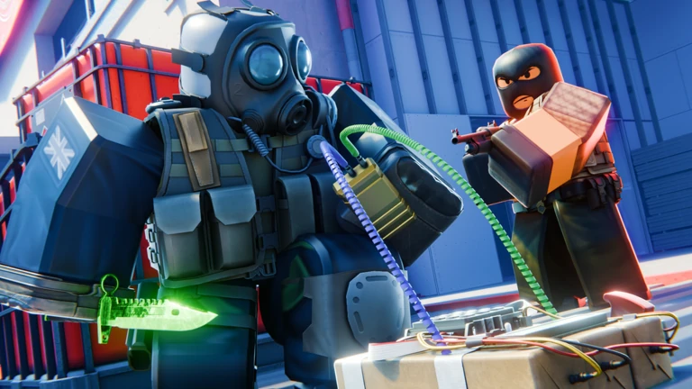ภาพประชาสัมพันธ์ทางการของ BloxStrike: เจ้าหน้าที่กู้ระเบิดข้างกล่องสายไฟหลากสี ด้านหลังมีตัวละครถือปืน